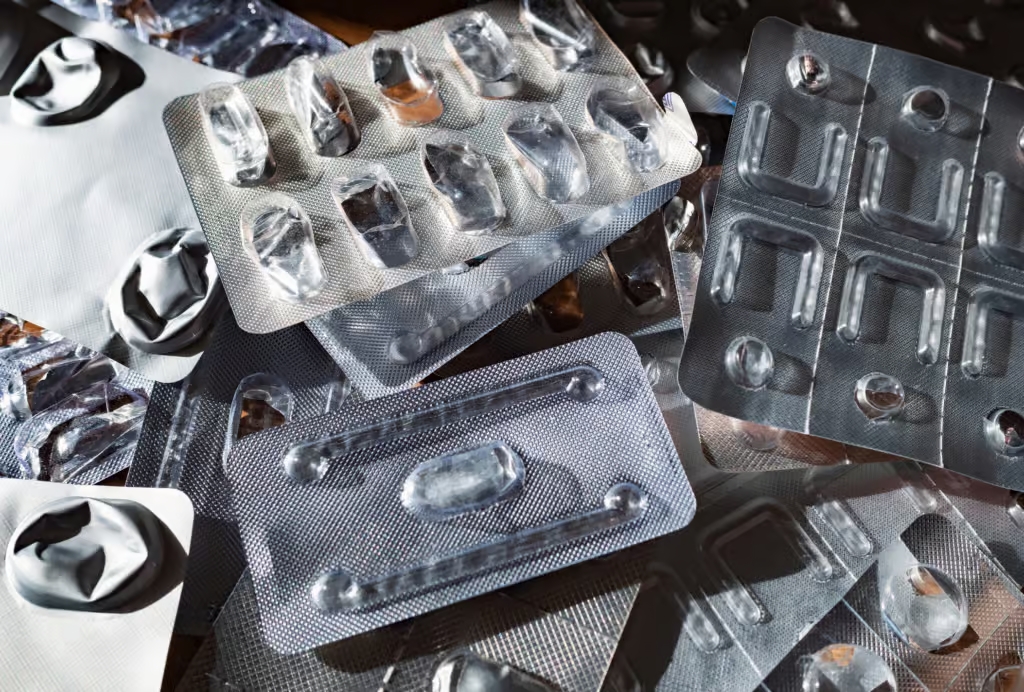 Médicaments : 5 laboratoires lancés dans la course au blister recyclable